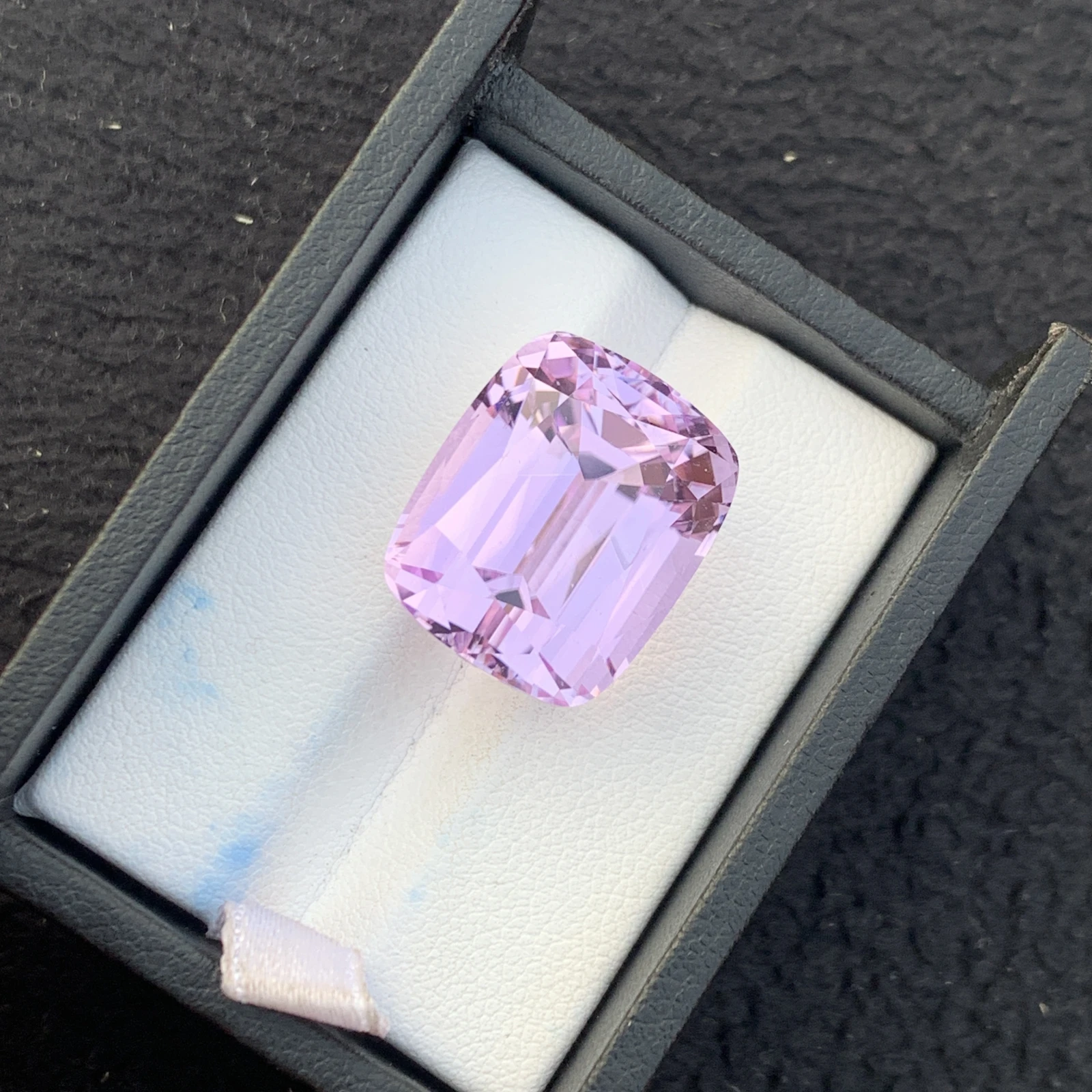 35.54 ct Natural Pink Kunzite Cushion Shape Loose Gemstone from Afghanistan — view 2